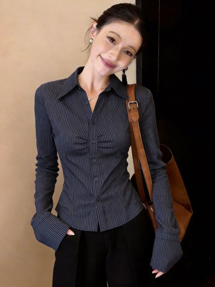 بلوزة نسائية مخططة باللون الأز - مراجعة Polo Shirt Slim وسعره