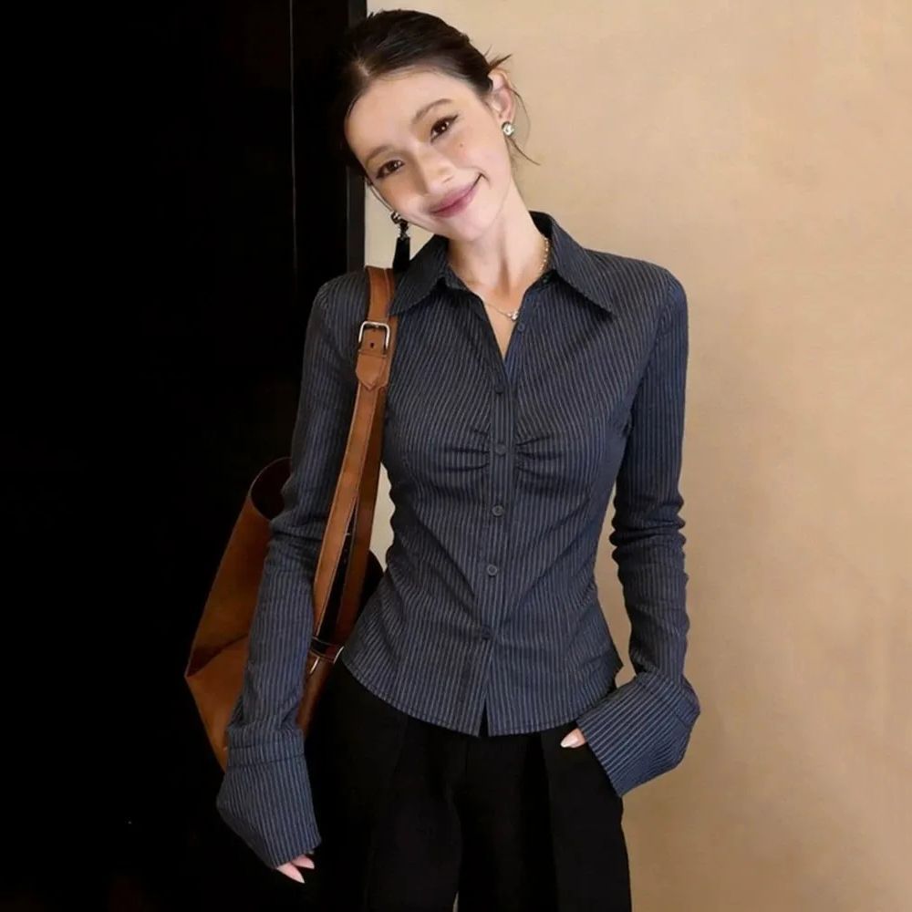 بلوزة نسائية مخططة باللون الأز - مراجعة Polo Shirt Slim وسعره