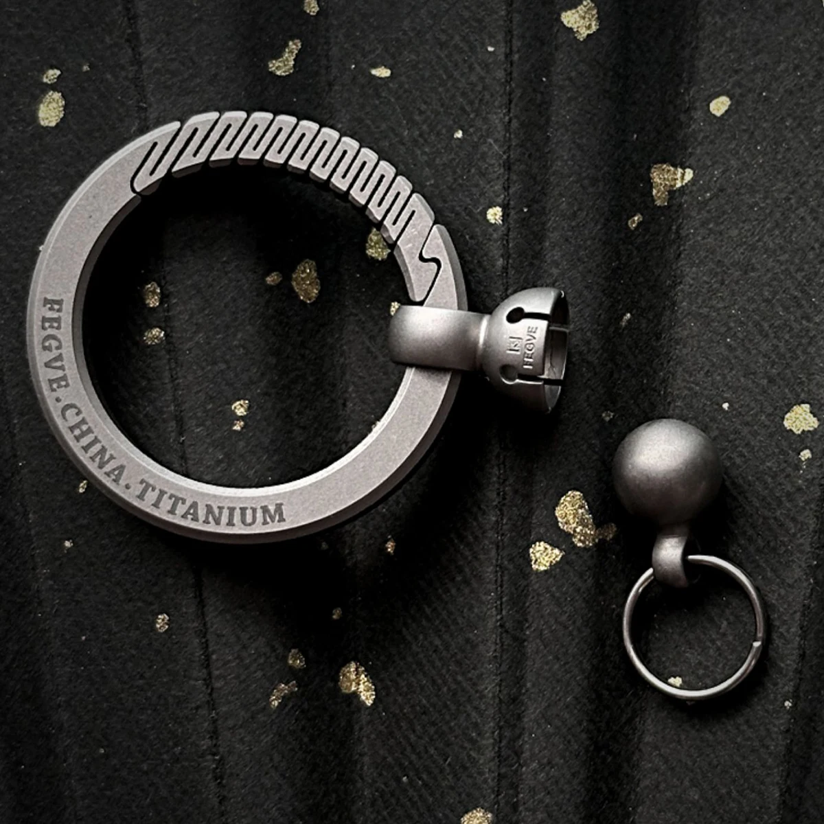 360 °   التيتانيوم مفتاح سلسلة - مراجعة Mens Xmas Fashion وسعره